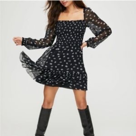 Wilfred Dresses & Skirts - Wilfred Laken Black Floral Mini Dress Sz S